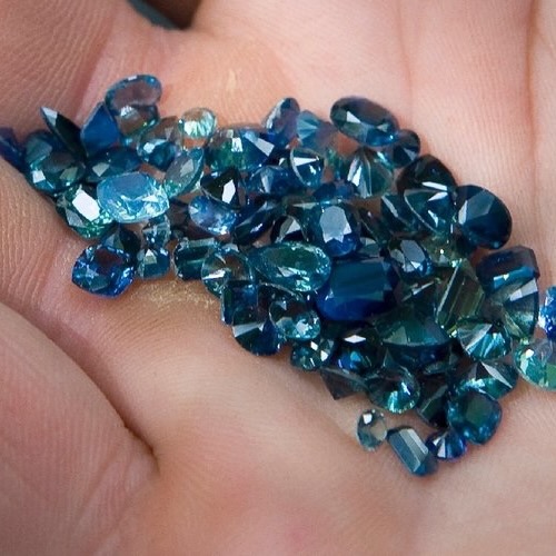 Saphir d'Auvergne Gemme